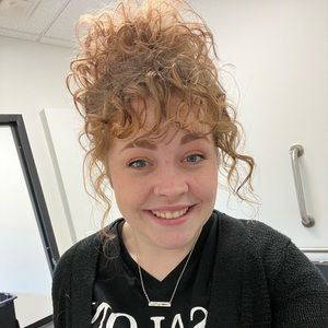 Meet your Posher, Danielle